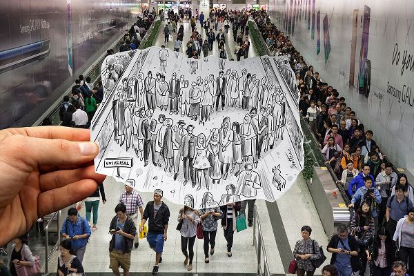 Heine, Ben 아티스트의 Pencil Vs Camera - Hong Kong Metro Station작품입니다.