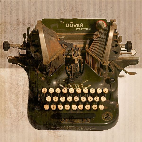 LightBoxJournal 아티스트의 Typewriter 01 Oliver작품입니다.