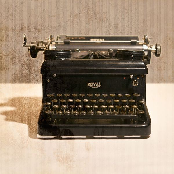 LightBoxJournal 아티스트의 Typewriter 03 Royal작품입니다.