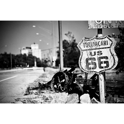Susan Vizvary Photography 아티스트의 Route 66 Sign Black White작품입니다.