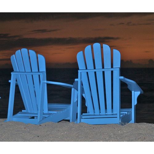 Susan Vizvary Photography 아티스트의 Blue Chairs On The Beach 작품입니다.