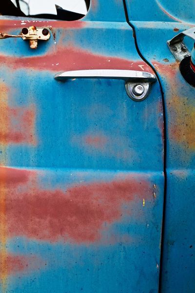 Susan Vizvary Photography 아티스트의 Blue Vintage Car Door1작품입니다.