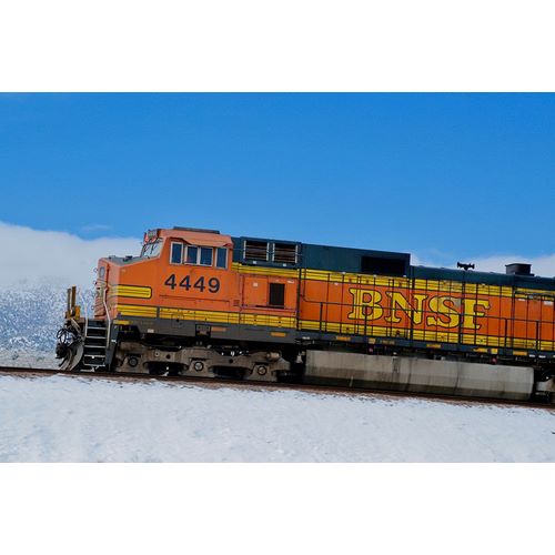Susan Vizvary Photography 아티스트의 Orange Train in Snow작품입니다.