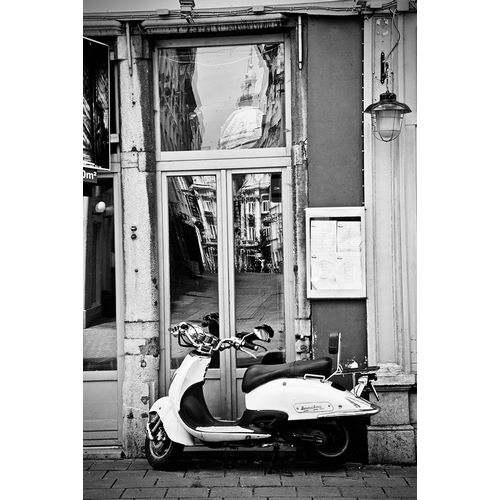 Susan Vizvary Photography 아티스트의 Reflective Scooter in Black and White작품입니다.