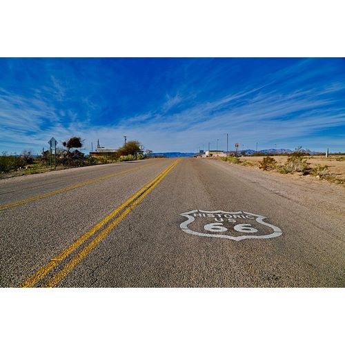 Susan Vizvary Photography 아티스트의 Route66 Road with Clouds작품입니다.