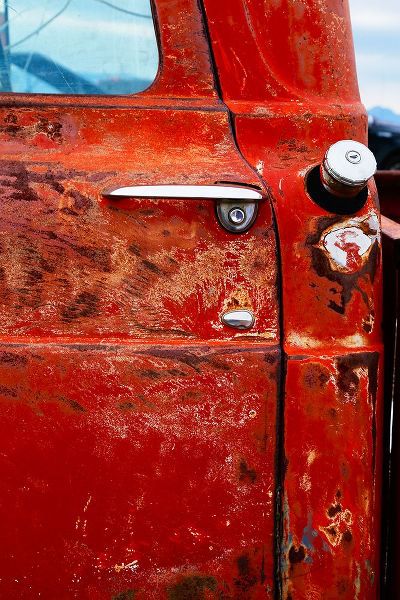 Susan Vizvary Photography 아티스트의 Vintage Red Car Door1작품입니다.