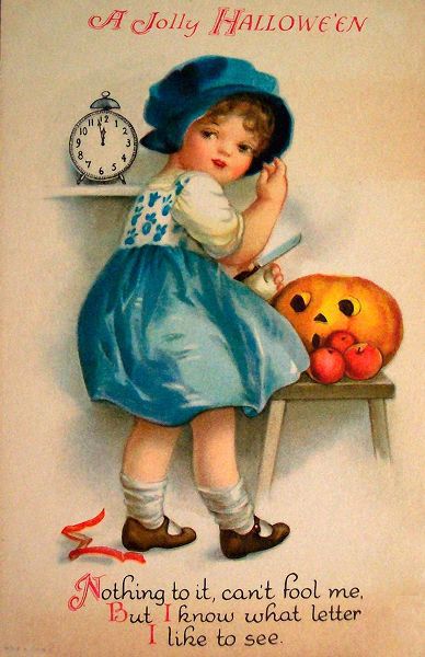Vintage Apple Collection 아티스트의 Halloween Blue Girl Clock.tif작품입니다.