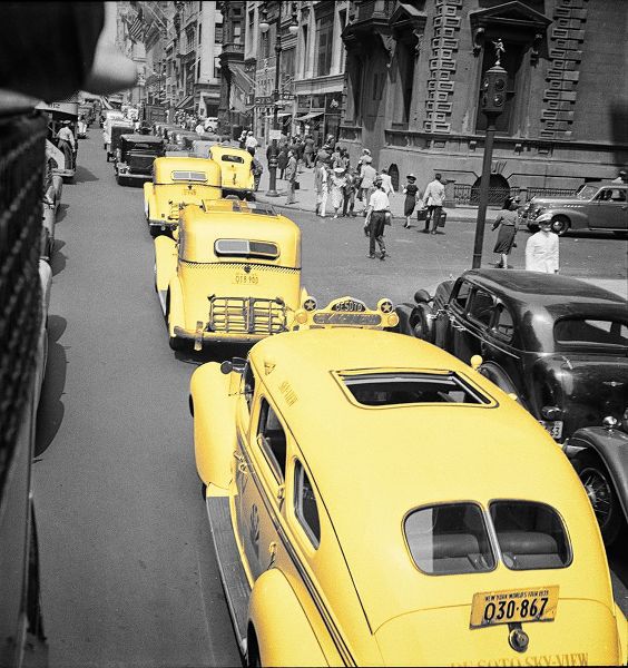 Vintage Apple Collection 아티스트의 Yellow Cabs작품입니다.