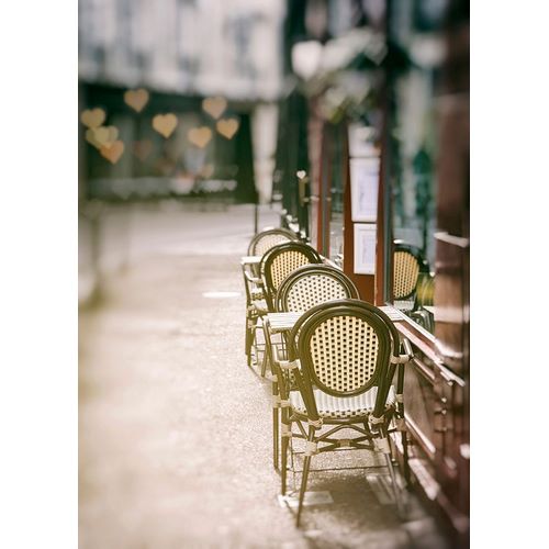 Okula, Carina 아티스트의 Cafe Chairs on Quiet Village Street작품입니다.