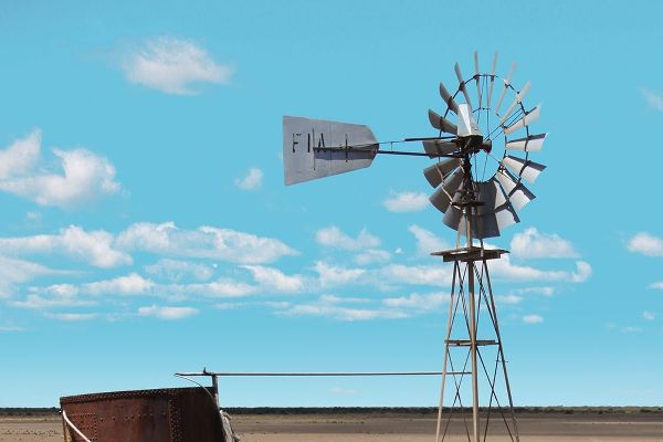 Coppel, Anna 아티스트의 Windmill in the Field작품입니다.