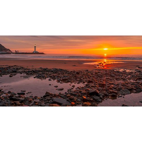 Pangea Images 아티스트의 Sunset on the Coast of Yorkshire, UK작품입니다.