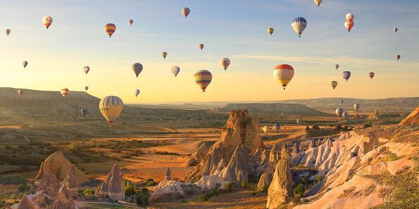 Pangea Images 아티스트의 Air Balloons in Cappadocia, Turkey작품입니다.