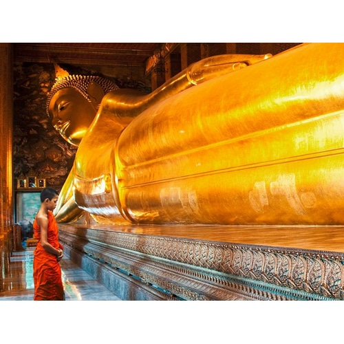 Praying the reclined Buddha, Wat Pho, Bangkok, Thailand