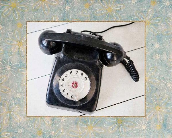 Back In Time Black Telephone_border