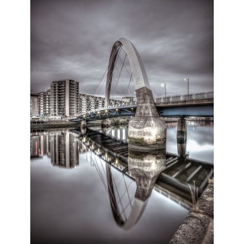 Clyde Arc bridge over river, Glasgow