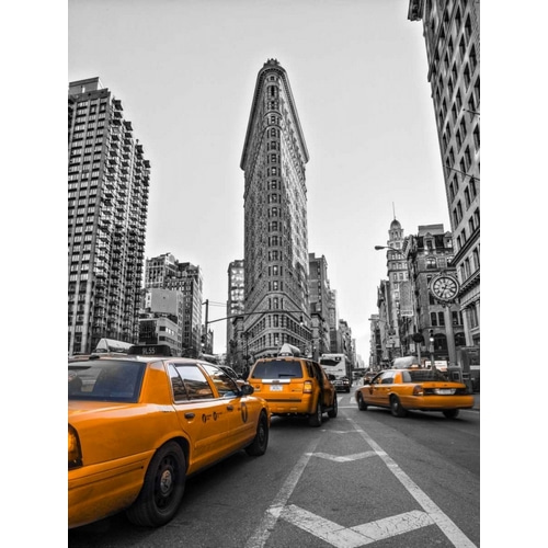 Traffic in front of Flatiron Building, Manhattan, New York