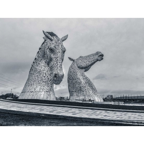 The kelpies horse statue at the Helix park in Falkirk , Scotland