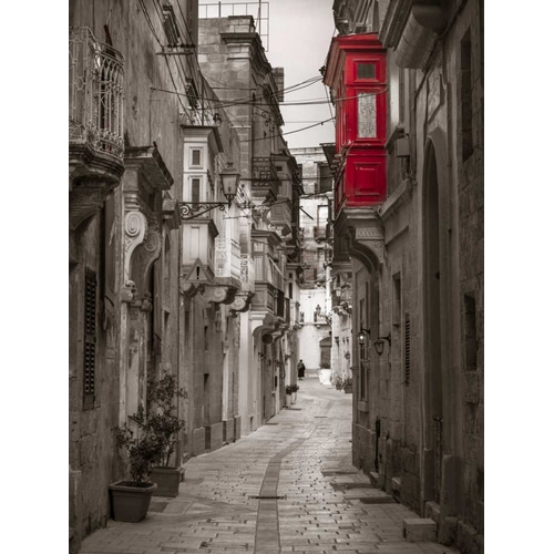 Narrow street through traditional maltese houses in Birgu, Malta