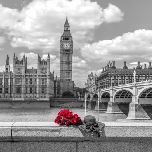 Bunch of Roses and hat on Thames promenade agaisnt Big Ben, London, UK