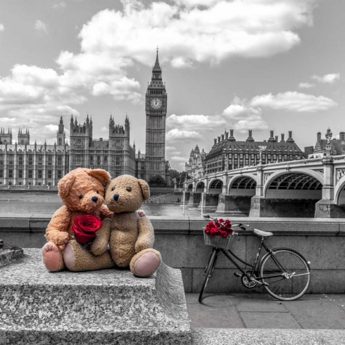 Teddy Bears with red rose agasint Westminster Abby, London, UK