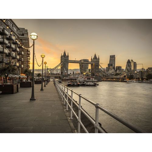 Frank, Assaf 아티스트의 London Riverside Promenade with Tower bridge 작품