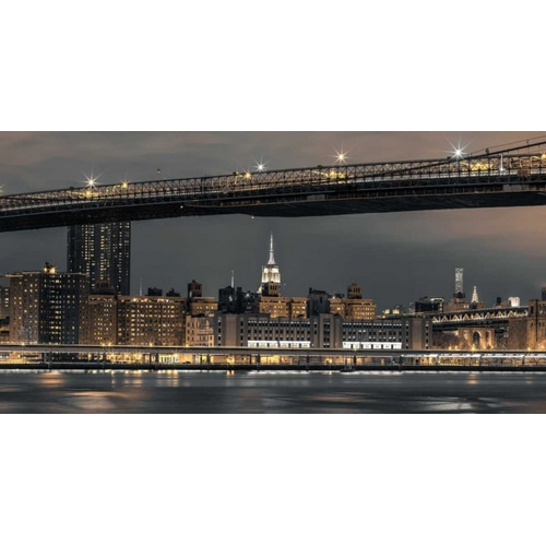Evening view of Lower Manhattan skyline, New York