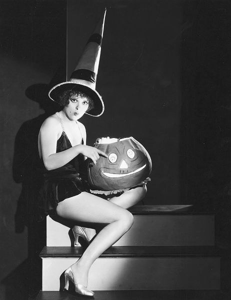 Halloween - Clara Bow