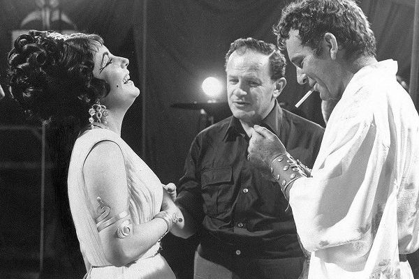 Cleopatra - Elizabeth Taylor on set with Richard Burton and Joseph Mankiewicz