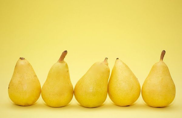 Saratonina, Sarah 아티스트의 Five Pears작품입니다.