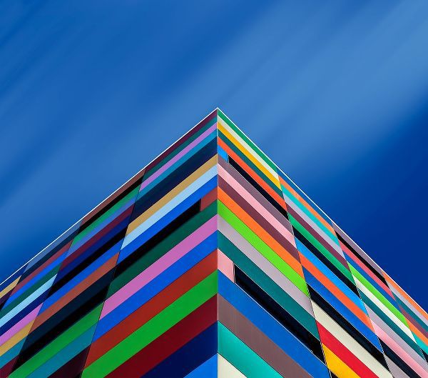 Novillo, Alfonso 아티스트의 Color Pyramid작품입니다.