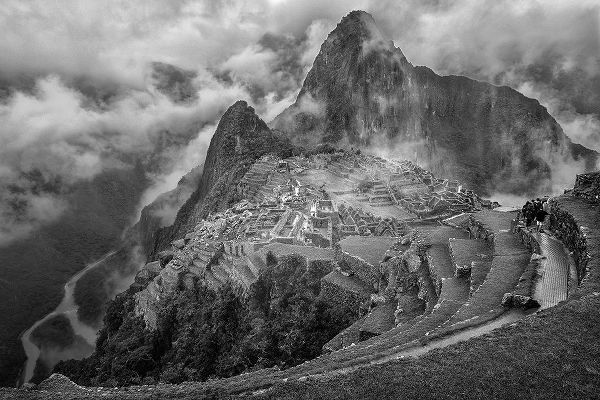 Huang, Richard 작가의 Fog In The Machu Picchu 작품