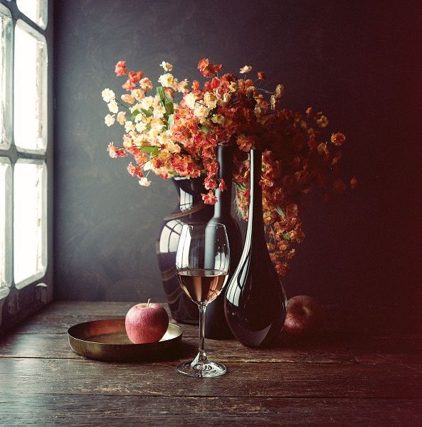 Laercio, Luiz 작가의 Still Life With Wine And An Apple 작품