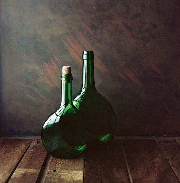 Laercio, Luiz 아티스트의 Two Green Bottles작품입니다.