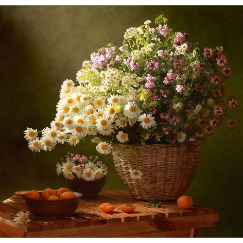 Skorokhod, Tatyana 아티스트의 Still Life With A Basket Of Wildflowers작품입니다.