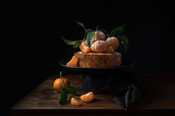 Popescu, Diana 아티스트의 Polenta Cake With Sweet Mandarines작품입니다.