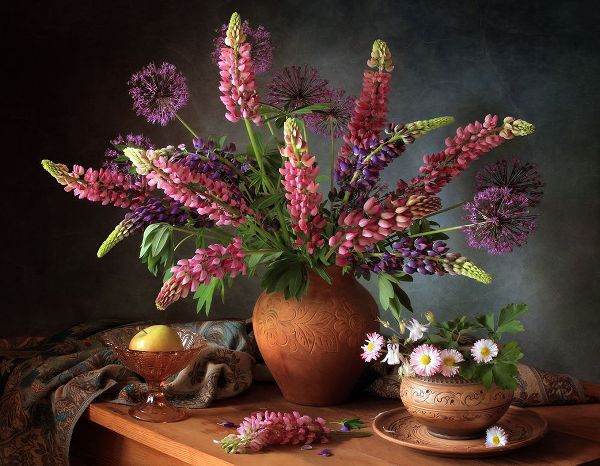 Skorokhod, Tatyana 작가의 Still Life With A Bouquet Of Lupine 작품