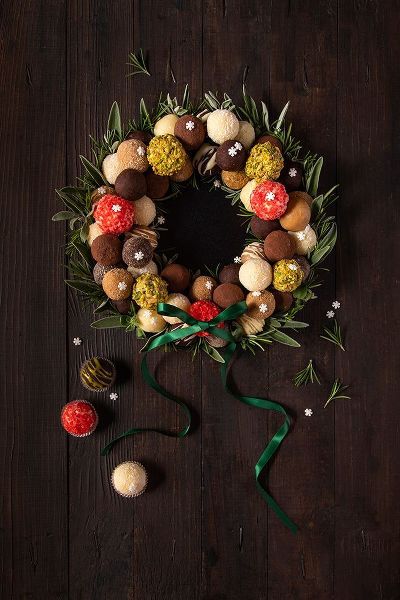Popescu, Diana 작가의 Truffles Christmas Wreath 작품
