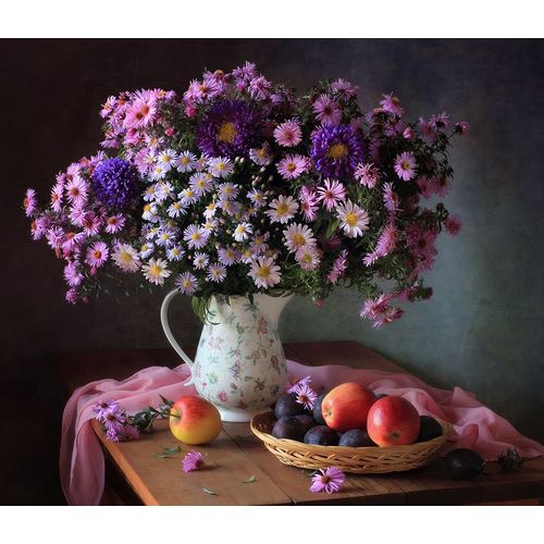 Skorokhod, Tatyana 아티스트의 Still Life With A Bouquet Of Chrysanthemums And Fruits작품입니다.