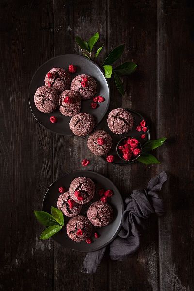 Popescu, Diana 아티스트의 Raspberry Chocolate Crinkle Cookies작품입니다.