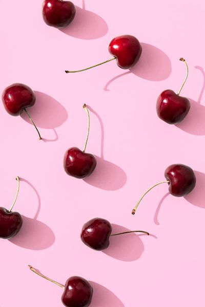 1x Studio III 아티스트의 Cherries on pink background작품입니다.