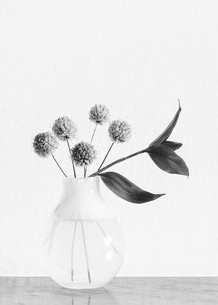 1x Studio III 아티스트의 Vase_ chives flower작품입니다.