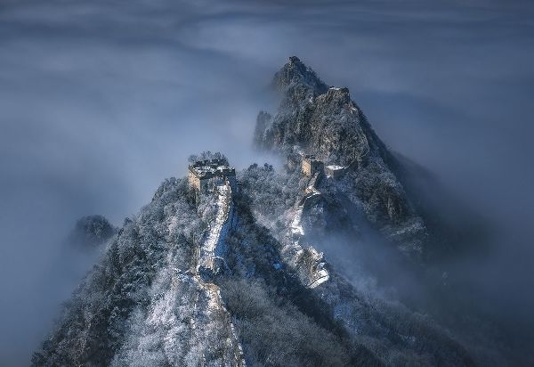 Cui, Yuan 아티스트의 The Great Wall On The Cloud작품입니다.
