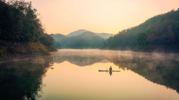 Tan Tuan, Nguyen 아티스트의 Autumn at Ban Viet Lake작품입니다.