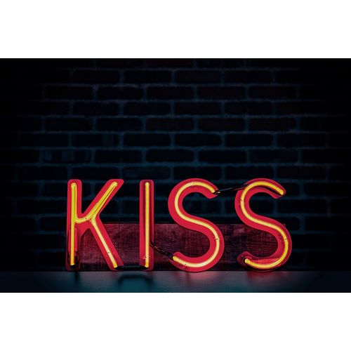 Mossholder, Tim 아티스트의 Kiss in Neon작품입니다.