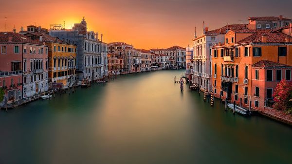 Pessotto, Tommaso 아티스트의 Sunset In Venice작품입니다.