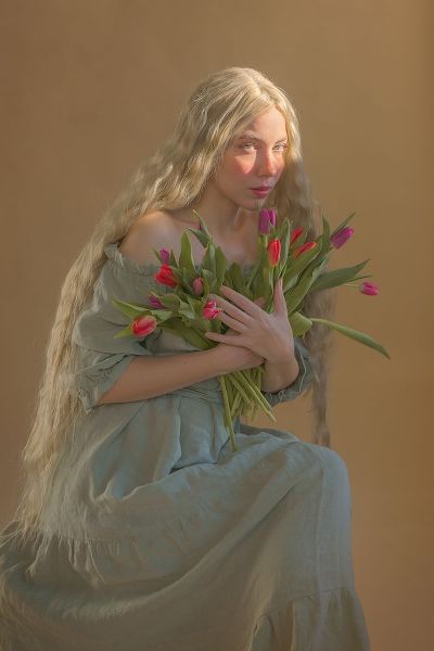 Durisova, Michaela 아티스트의 Lady With Flowers작품입니다.