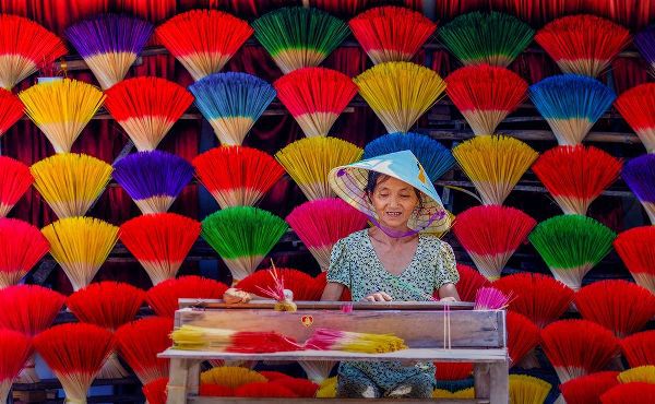 Tan Tuan, Nguyen 아티스트의 Making Incense작품입니다.