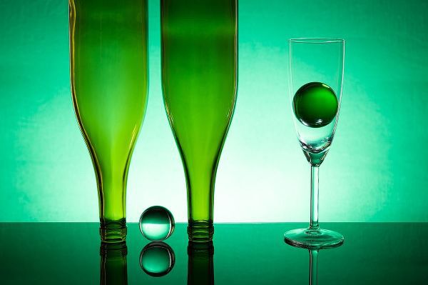 Yakubovitch, Azriel 아티스트의 Green Glass 13작품입니다.