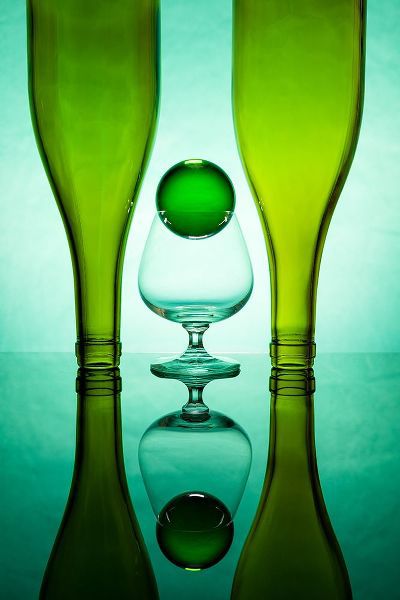 Yakubovitch, Azriel 아티스트의 Green Glass #14작품입니다.