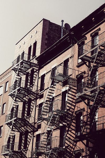 Martin, Rikard 아티스트의 New York City Fire Escapes 02작품입니다.